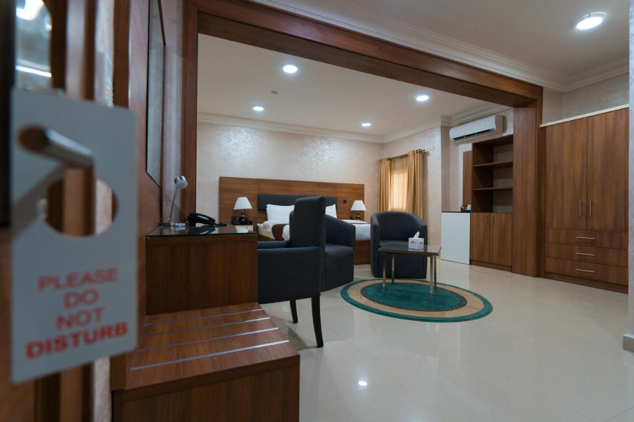 Phoenicia Suites Wupa Exterior photo
